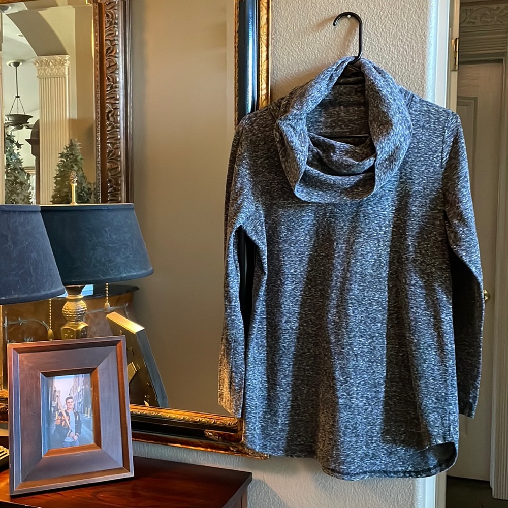 Eddie Bauer size medium Cowell neck long sleeve top